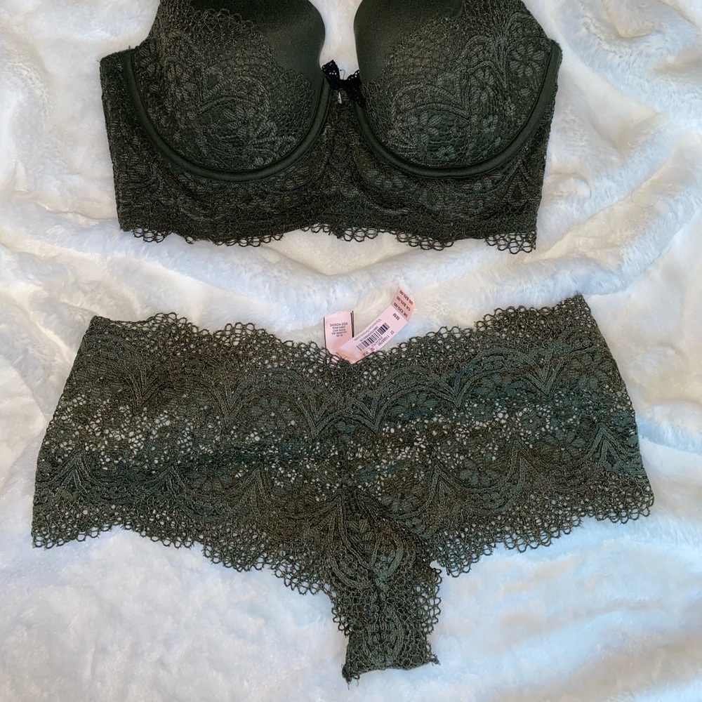 Victoria’s Secret Lace Shortie Panty in medium